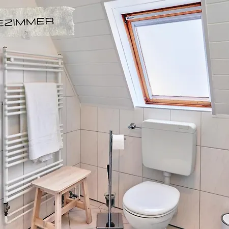Maisonette In Ruhiger Und Zentraler Lage Mit Parkplatz